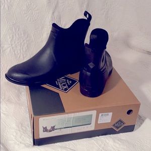 Chelsea Style Muck Boots